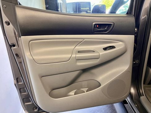 Used 2012 Toyota Tacoma PreRunner w/ SR5 Pkg image 17
