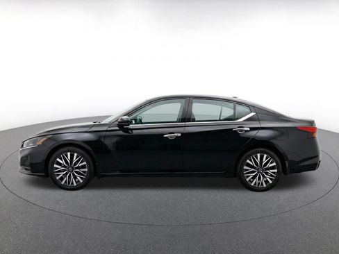 Used 2025 Nissan Altima 2.5 SV FWD image 4