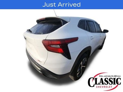 Used 2025 Chevrolet Trax RS image 7