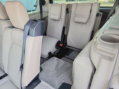 Used 2013 Land Rover LR4 HSE LUX AWD/4WD image 30