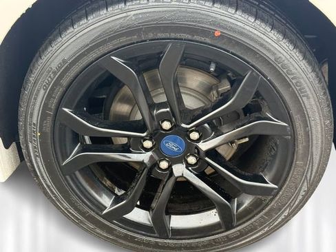 Used 2020 Ford Fusion SE w/ Equipment Group 151A FWD image 10
