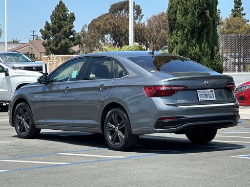 Used 2023 Volkswagen Jetta SE w/ Panoramic Sunroof Package FWD image 6