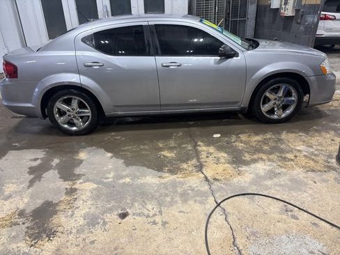 Used 2014 Dodge Avenger SE image 2