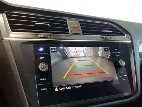 Used 2022 Volkswagen Tiguan SE AWD/4WD image 22