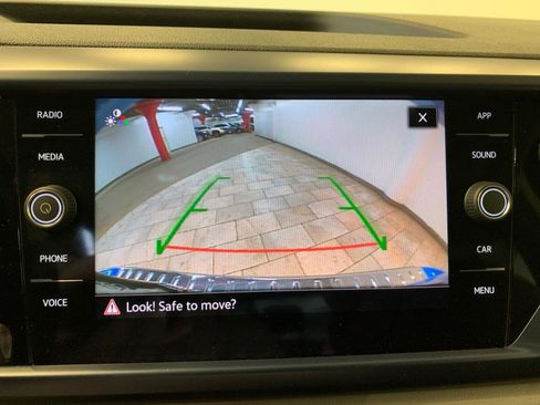 Used 2022 Volkswagen Taos SE image 35