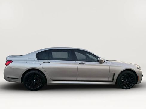 Used 2022 BMW 740i w/ Luxury Rear Seating Package RWD image 8