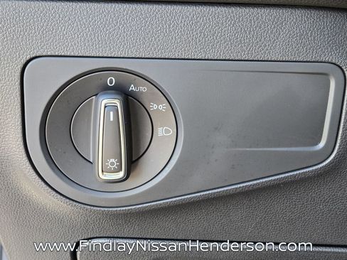 Used 2023 Volkswagen Tiguan SE w/ Panoramic Sunroof Package FWD image 26