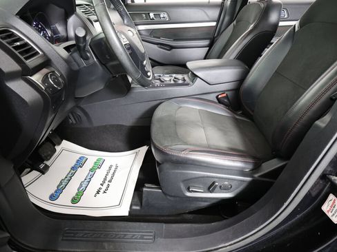 Used 2018 Ford Explorer XLT w/ Equipment Group 202A AWD/4WD image 13