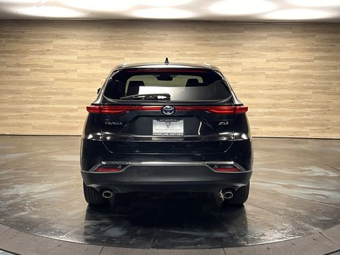 Used 2024 Toyota Venza XLE image 10