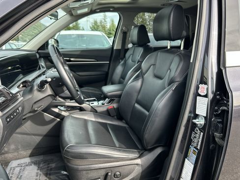 Certified 2025 Kia Telluride S image 12