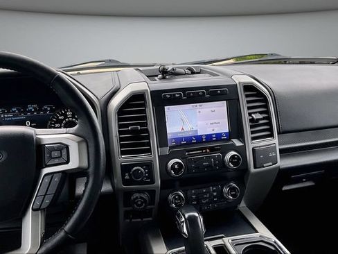 Used 2019 Ford F150 Lariat w/ Equipment Group 502A Luxury AWD/4WD image 10