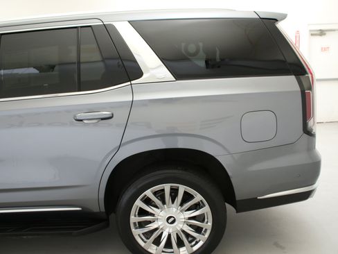 Used 2021 Cadillac Escalade Premium Luxury w/ Performance Package AWD/4WD image 6