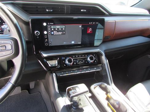 Used 2022 GMC Sierra 1500 Denali w/ Technology Package AWD/4WD image 17