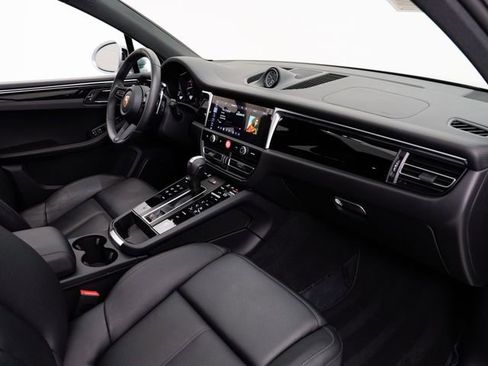 Certified 2026 Porsche Macan AWD/4WD image 40