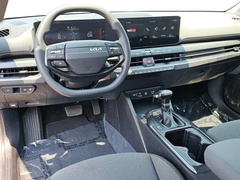 Certified 2025 Kia K4 FWD image 32