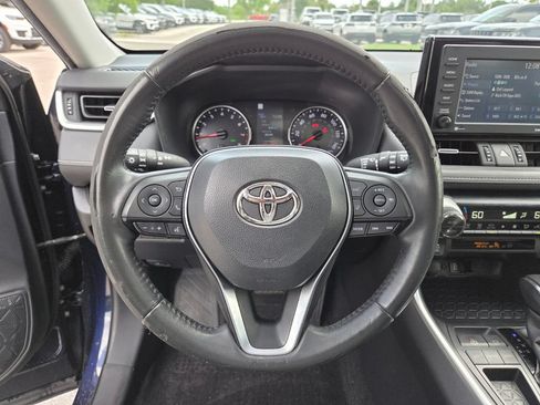 Used 2022 Toyota RAV4 XLE Premium FWD image 32