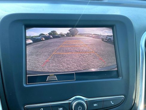 Used 2022 Chevrolet Equinox LS AWD/4WD image 14