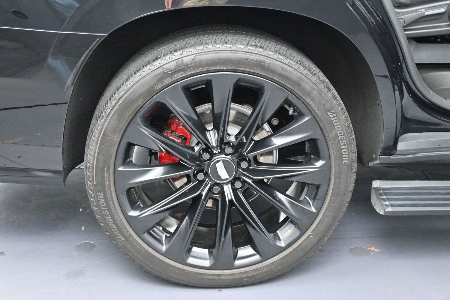Used 2025 Cadillac Escalade V w/ LPO, ONYX Package AWD/4WD image 43