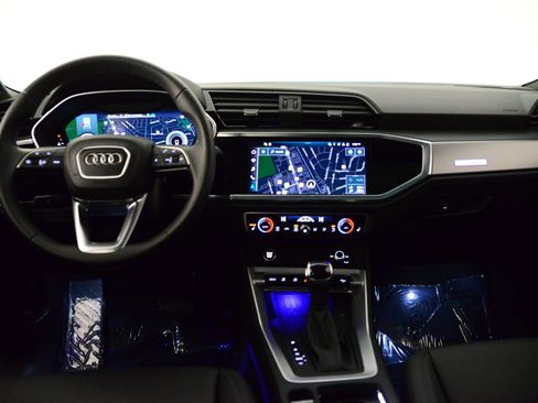 Certified 2025 Audi Q3 2.0T Premium Plus w/ Premium Plus Package image 3