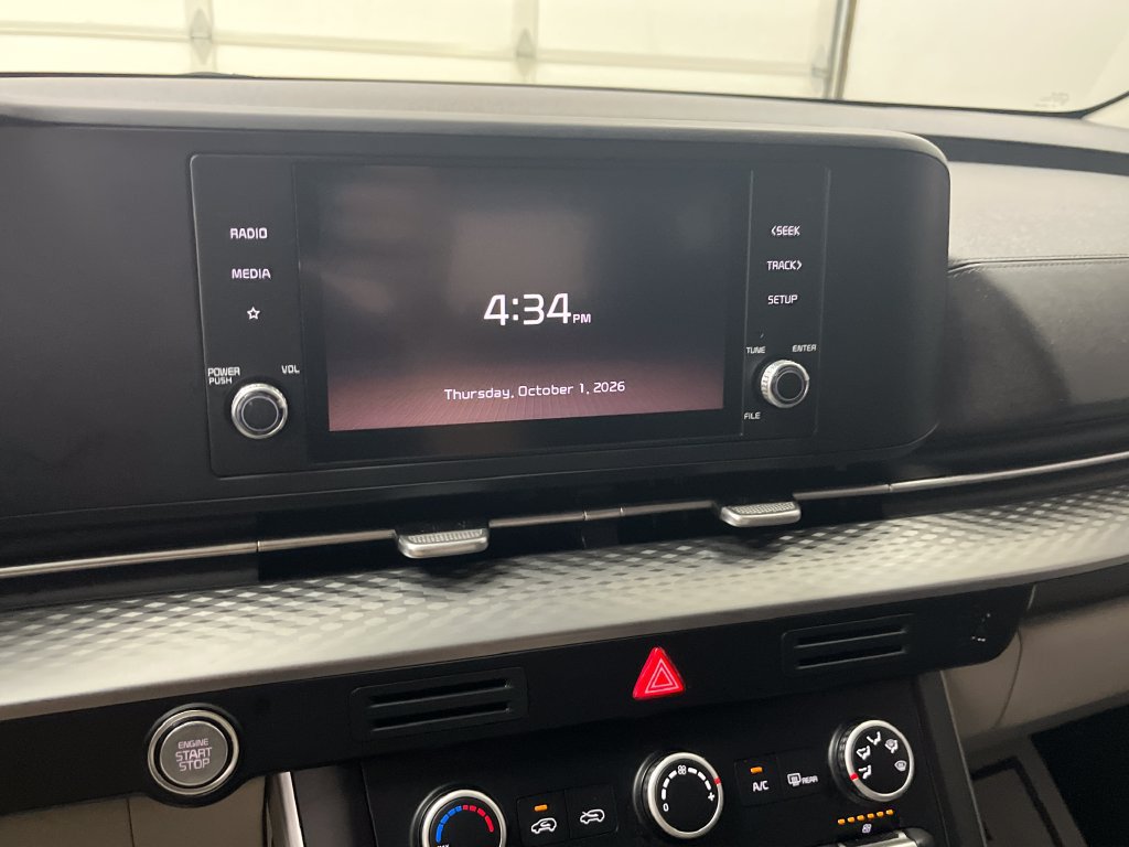 Used 2023 Kia Carnival LX FWD image 19