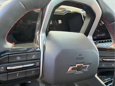 Used 2025 Chevrolet Colorado Z71 w/ Technology Package AWD/4WD image 28