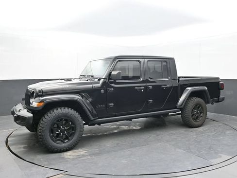 Used 2023 Jeep Gladiator Sport AWD/4WD image 2