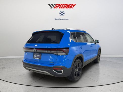 Used 2025 Volkswagen Taos SEL AWD/4WD image 6