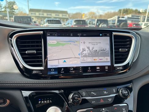 New 2026 Chrysler Pacifica Pinnacle image 12