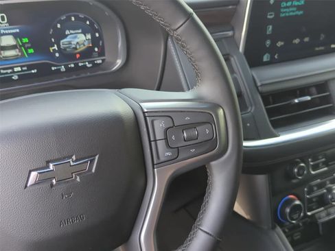Used 2023 Chevrolet Tahoe Z71 w/ Z71 Off-Road Package AWD/4WD image 18