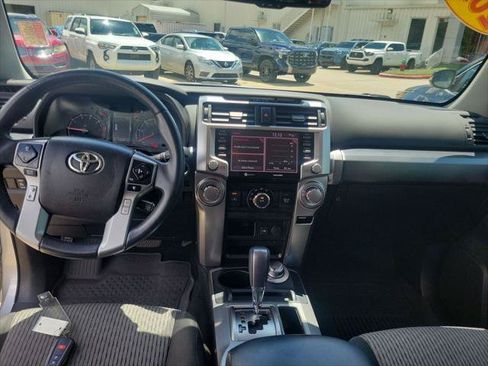 Certified 2022 Toyota 4Runner SR5 AWD/4WD image 17