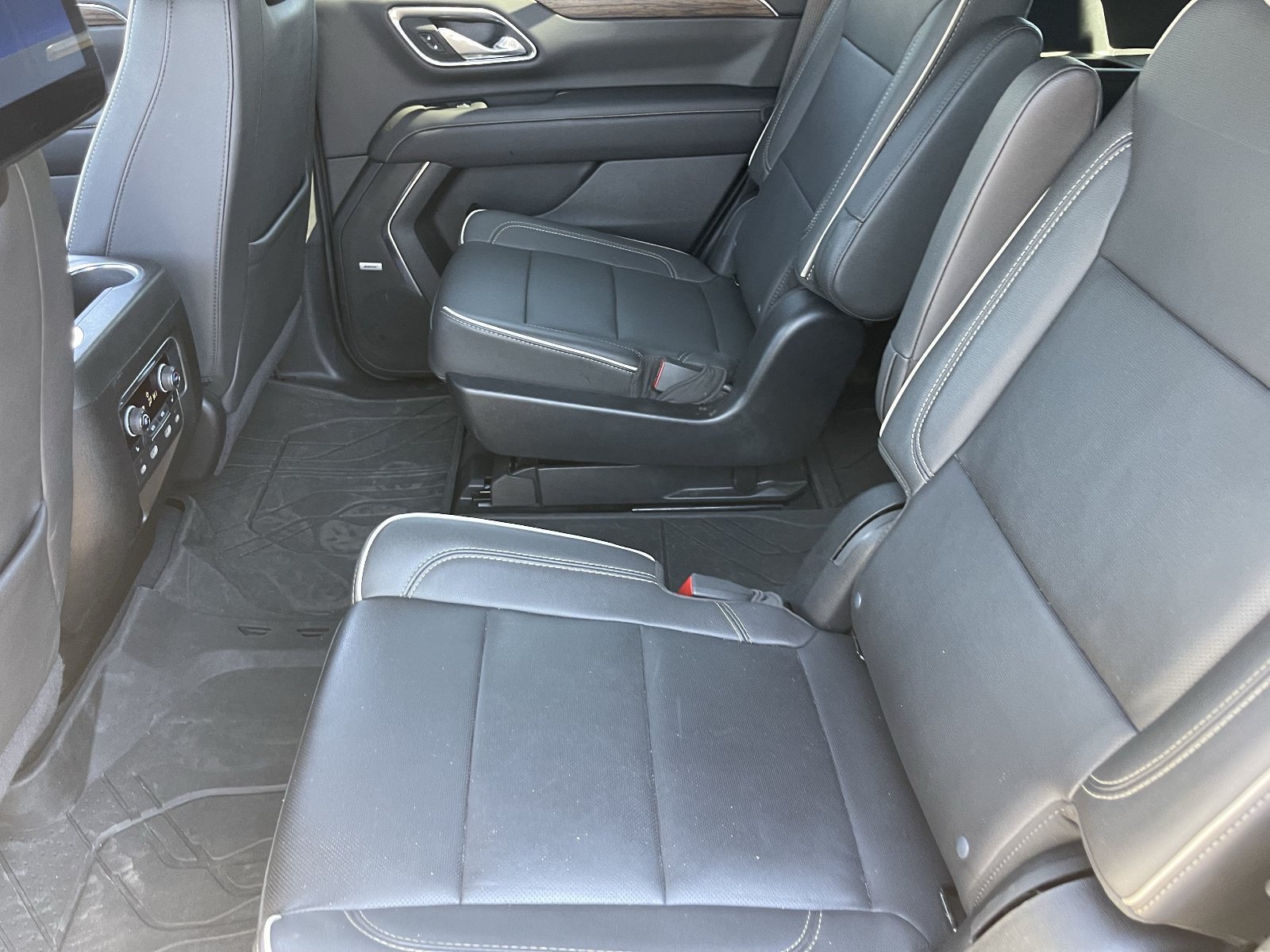 Used 2024 Chevrolet Tahoe Premier w/ Premium Package AWD/4WD image 20