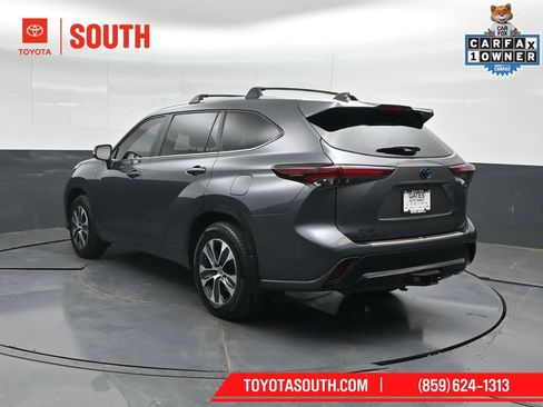 Used 2024 Toyota Highlander XLE AWD/4WD image 8
