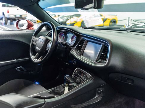 Used 2017 Dodge Challenger R/T Scat Pack w/ Driver Convenience Group RWD image 19