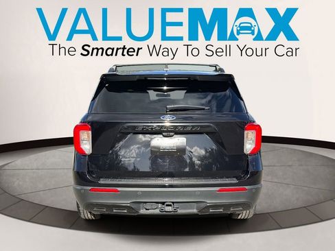 Used 2021 Ford Explorer XLT w/ Equipment Group 202A image 4