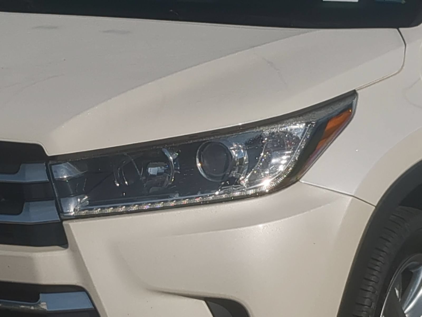 Used 2017 Toyota Highlander Limited AWD/4WD image 9
