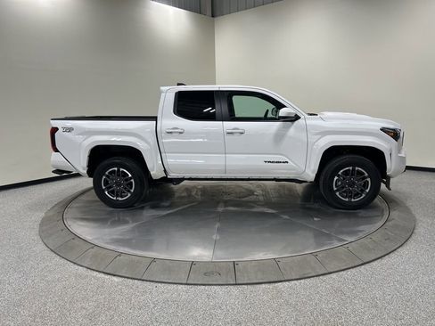 Used 2024 Toyota Tacoma TRD Sport image 4