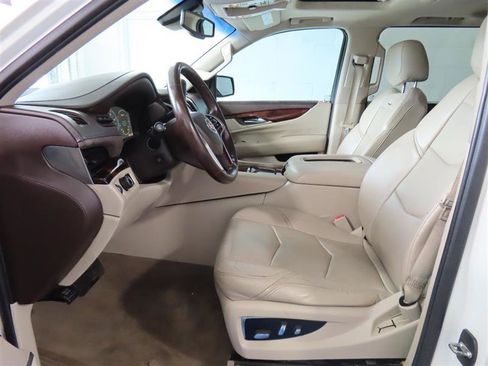 Used 2015 Cadillac Escalade ESV Luxury RWD image 17