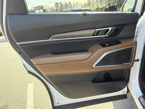 Used 2022 Kia Telluride SX w/ SX Prestige Package image 22