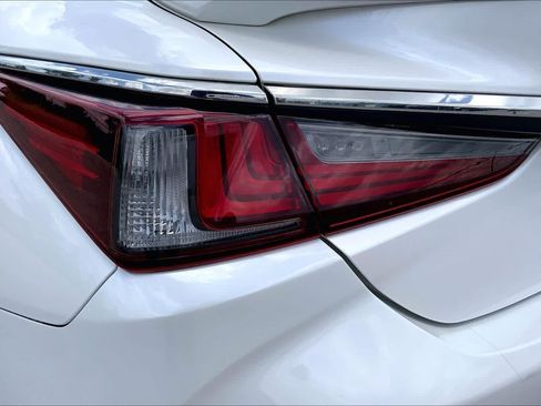 Used 2025 Lexus ES 350 Ultra Luxury FWD image 28