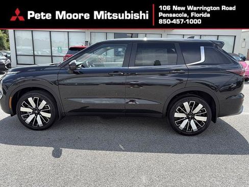 New 2025 Mitsubishi Outlander SE image 1