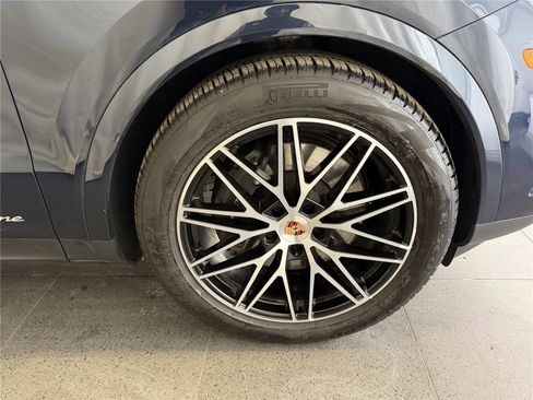 Certified 2025 Porsche Cayenne Coupe image 13