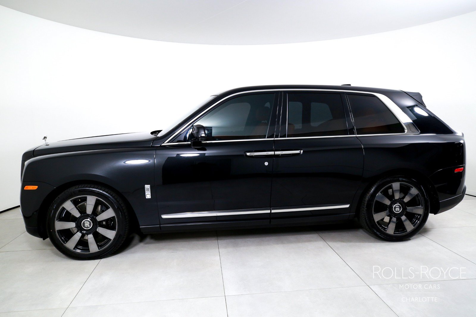 Used 2020 Rolls-Royce Cullinan AWD/4WD image 3