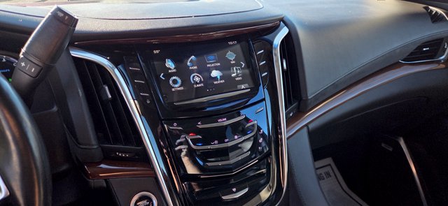 Used 2019 Cadillac Escalade ESV Luxury AWD/4WD image 15