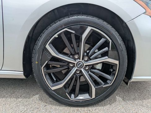 Used 2023 Nissan Altima 2.5 SR FWD image 11