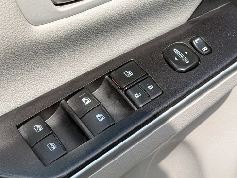 Used 2017 Toyota Camry LE FWD image 21