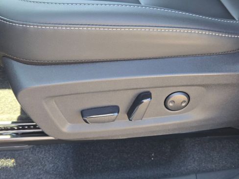 Used 2025 Nissan Murano SV w/ Cargo Package AWD/4WD image 19