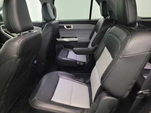 Used 2022 Ford Explorer XLT w/ Equipment Group 202A image 18