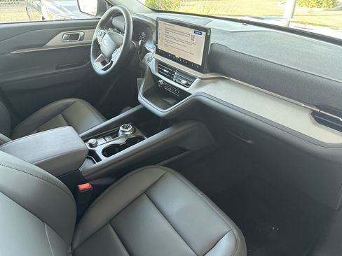 New 2026 Ford Explorer Active w/ Active Comfort Package image 17