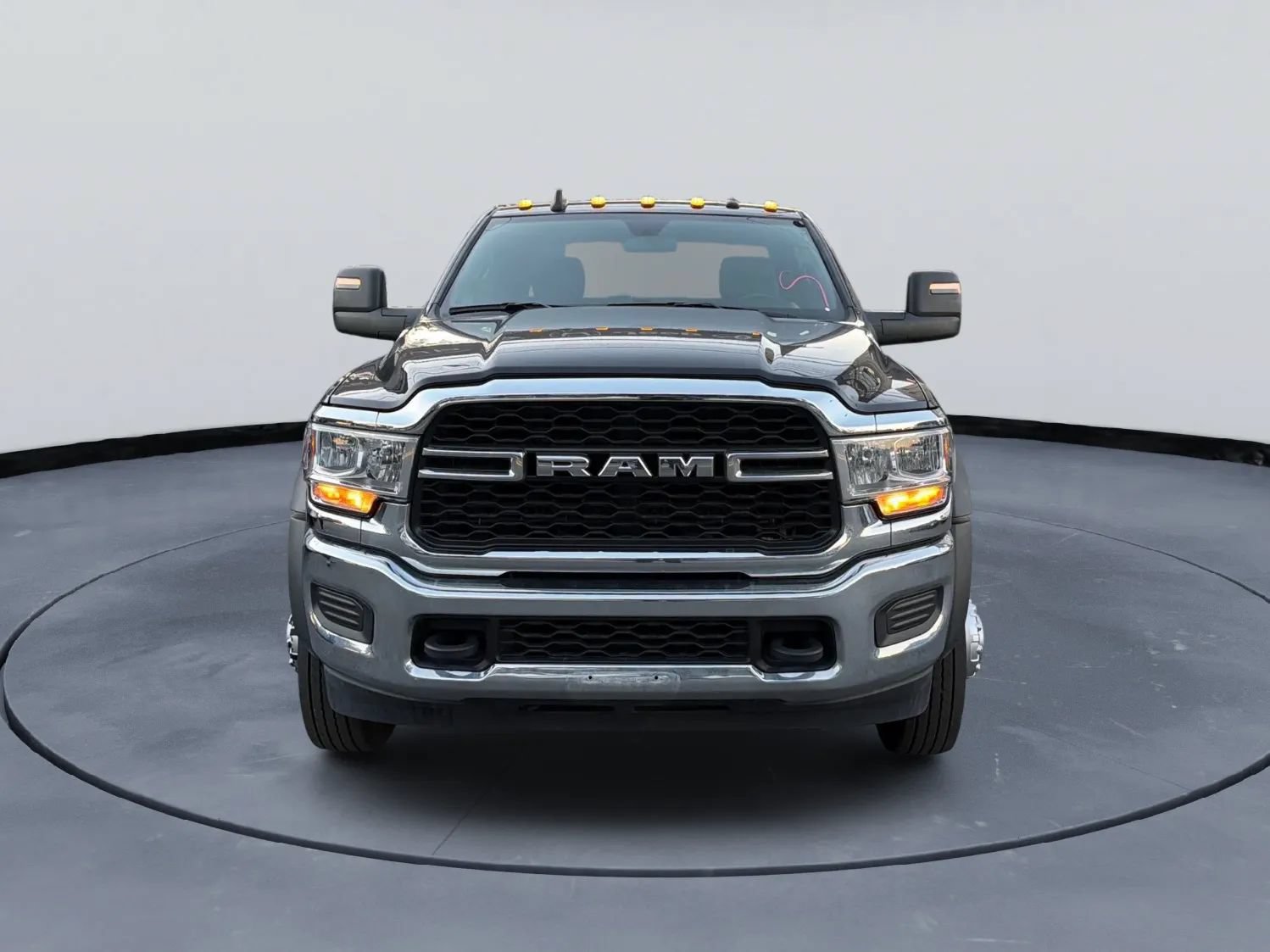 Used 2024 RAM 5500 Tradesman w/ Chrome Appearance Group AWD/4WD image 8