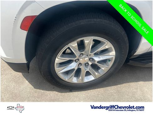 Used 2023 Chevrolet Suburban Premier AWD/4WD image 3